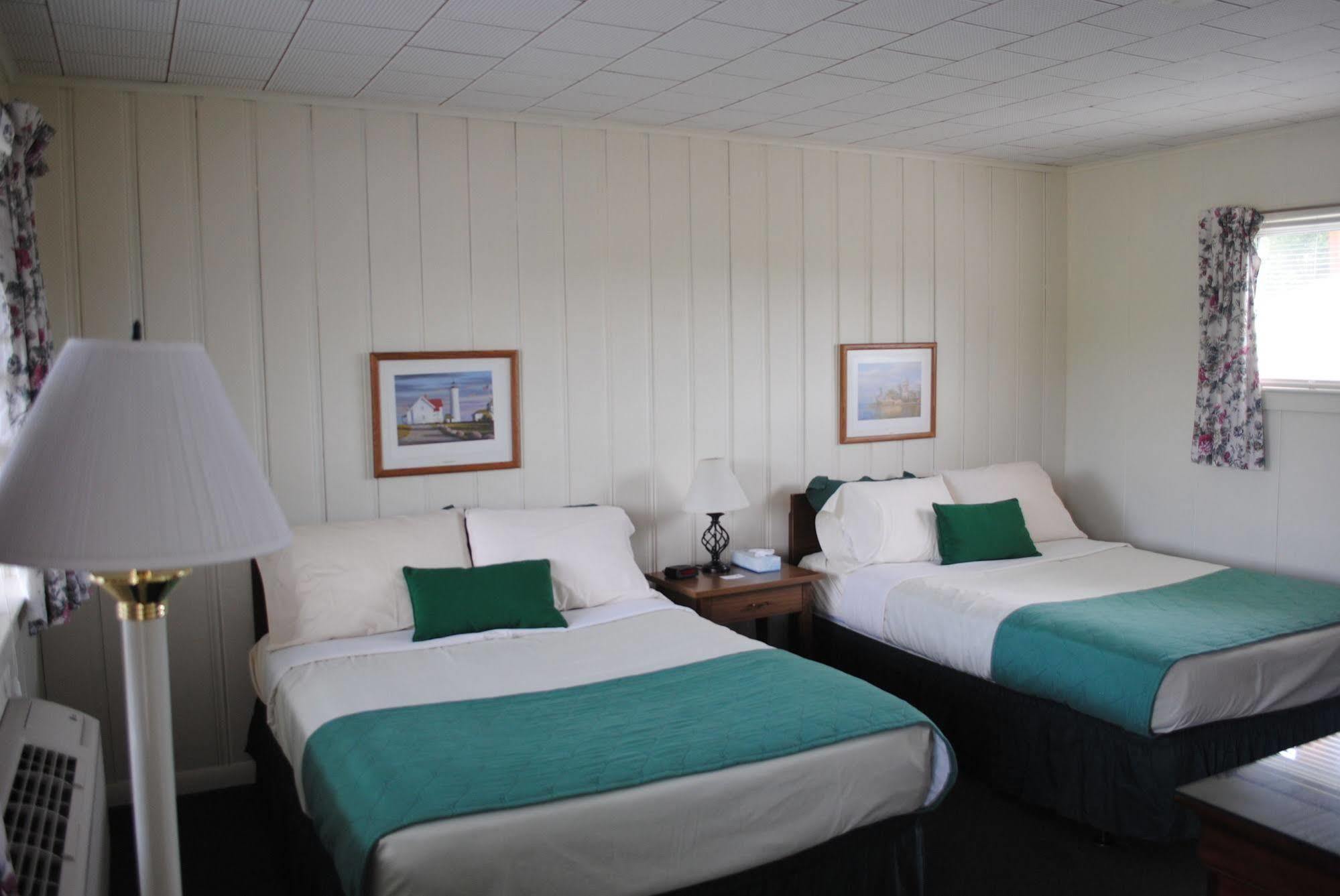 Rock Ledge Motel 2*